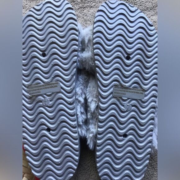 UNIONBAY Women's Luxe Faux Fur Slipper Slides Sandals Grey Size 8 NWT Cozy Soft - Picture 6 of 6